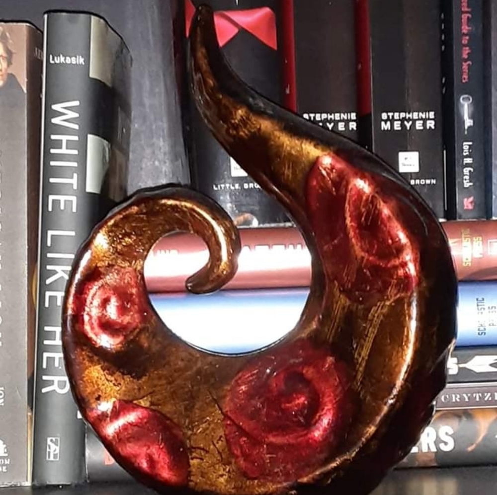 Red and gold decorative piece